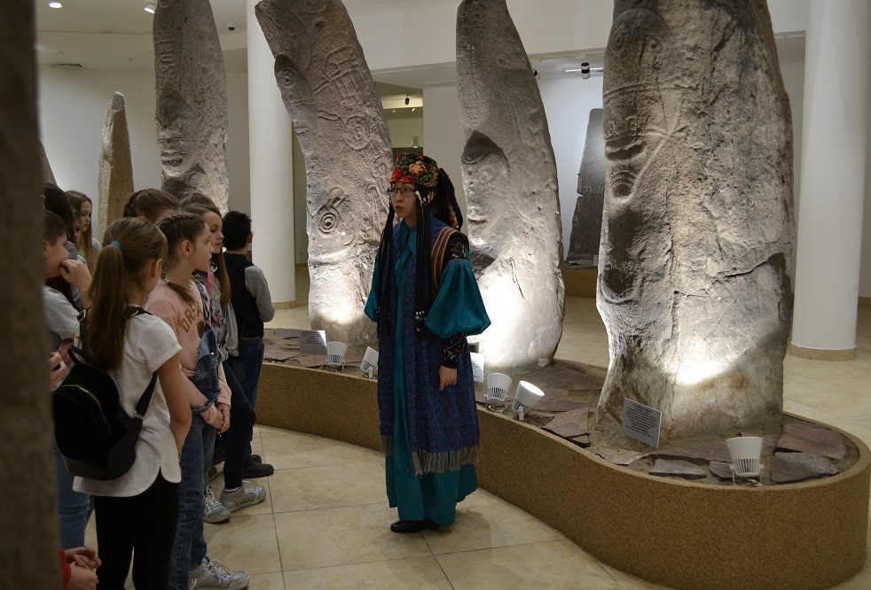 Выставка произведений вячеслава стекольщикова «созерцание настоящего» в российской академии художеств