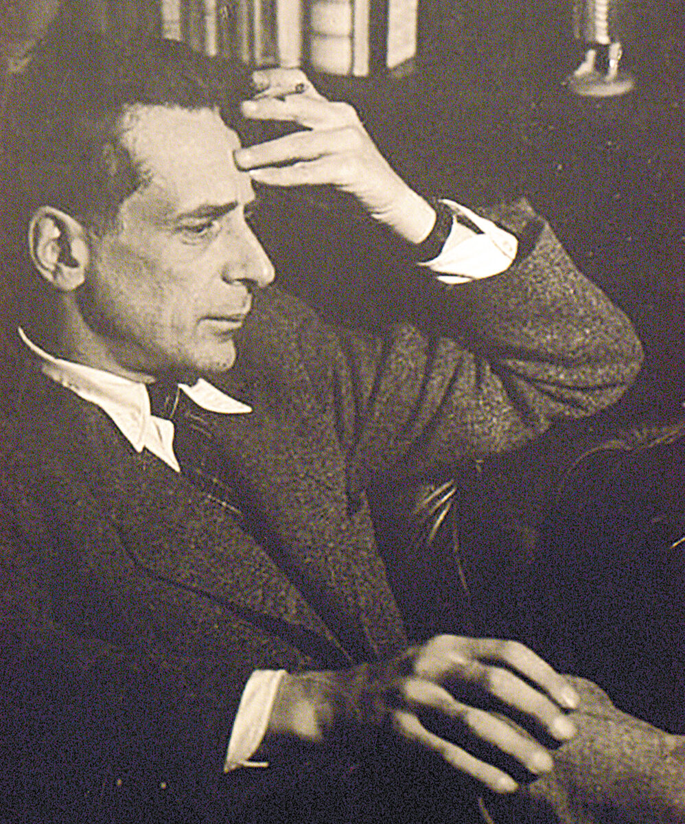 Архив валентина скурлова: алексеев александр геннадьевич - художник миниатюрной живописи по эмали (финифть).заслуженный художник российской федерации (2003).