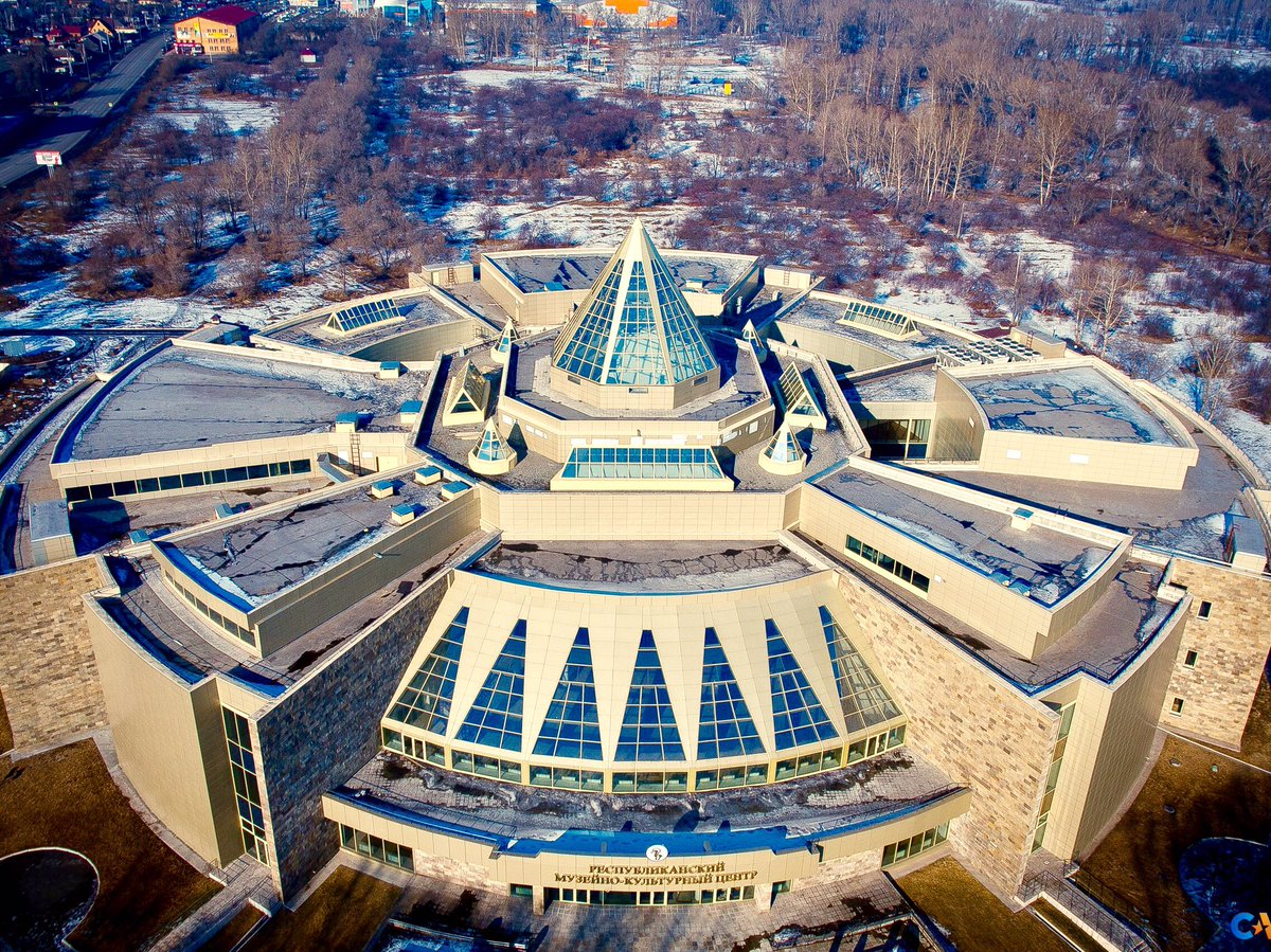 «автопортрет на фоне вселенной»