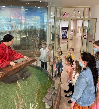 Выставка произведений вячеслава стекольщикова «созерцание настоящего» в российской академии художеств