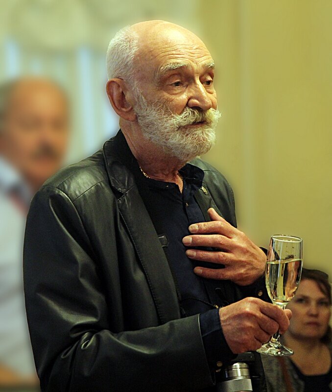 Леонид непомнящий биография личная жизнь