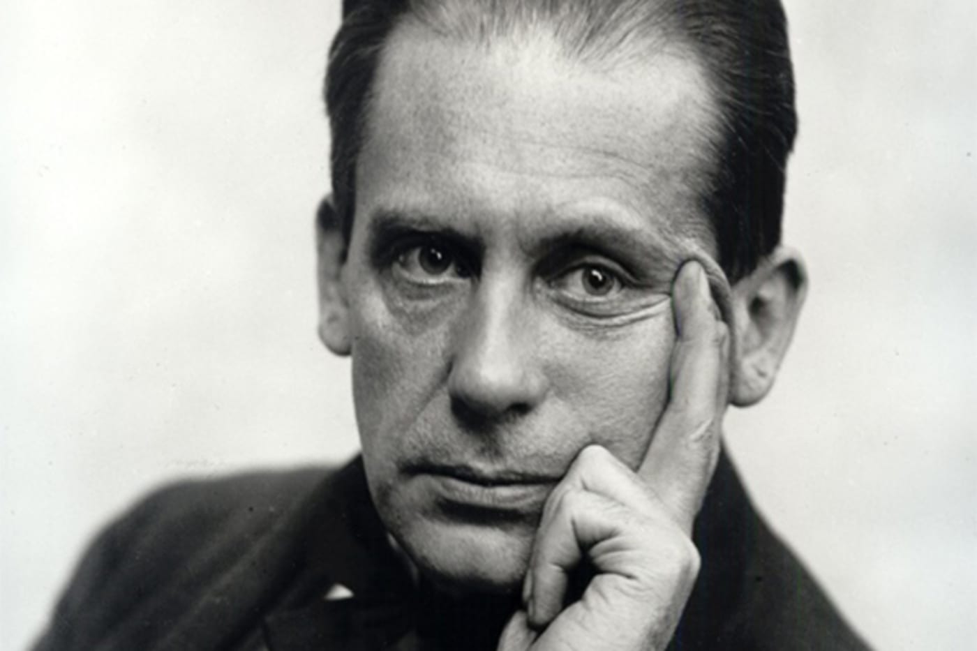 Walter gropius. вальтер гропиус | знаменитые архитекторы и дизайнеры | totalarch